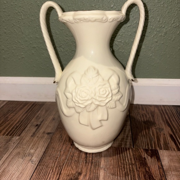 Vintage Porcelain White Raised Flowers Double Handle Cherub Vase 10.25" Angels - Picture 5 of 10